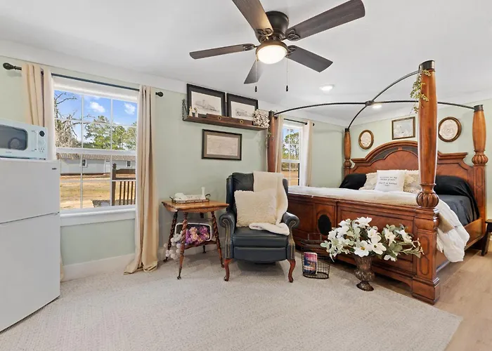 Master Suite Relaxing Retreat Pool, Spa, Art Studio, Breakfast
