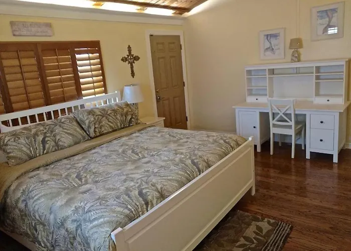 Blue Haven Condo - Waterfront, Heated Pool, Bay
