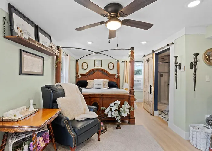 Master Suite Relaxing Retreat Pool, Spa, Art Studio, Breakfast