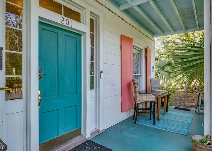 Old Carrabelle Hotel Flamingo Suite