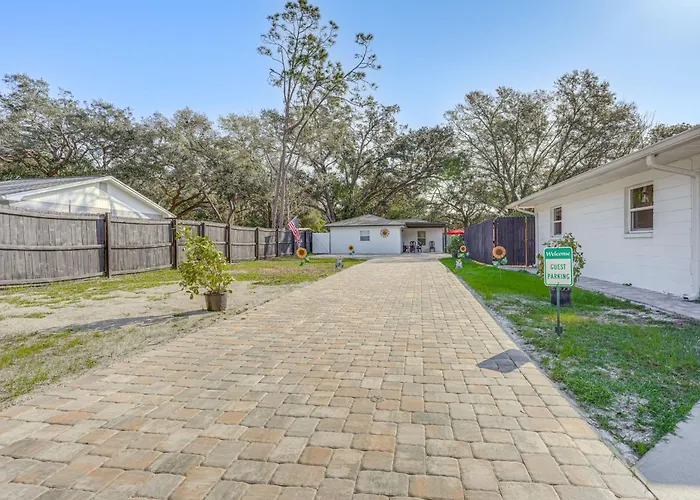 Vibrant Tampa Home: Perfect For Long Stays!