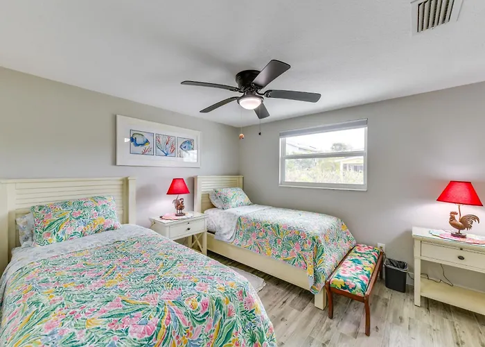 2 Blocks To Beach: Tropical Retreat In Anna Maria