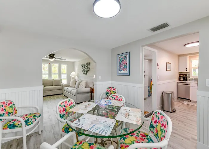 2 Blocks To Beach: Tropical Retreat In Anna Maria