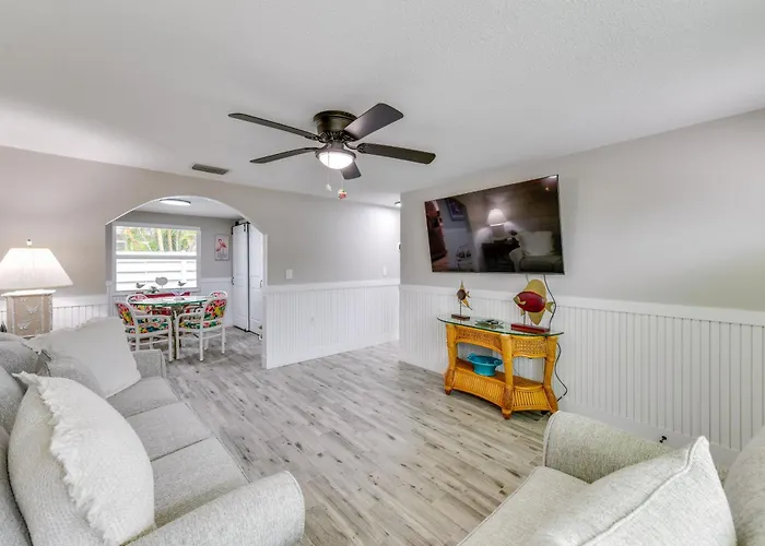 2 Blocks To Beach: Tropical Retreat In Anna Maria