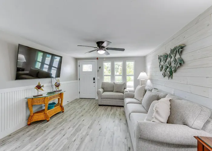 2 Blocks To Beach: Tropical Retreat In Anna Maria