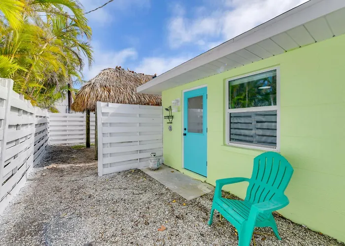 Fish, Swim & Unwind: Anna Maria Apt Steps To Beach
