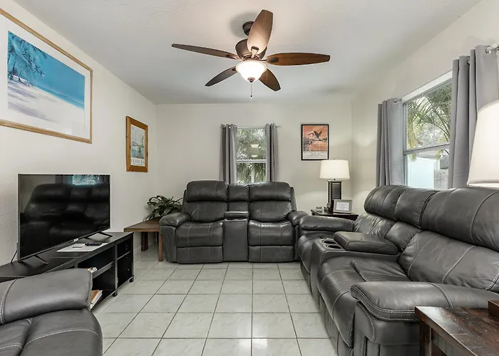 Close To Clearwater Beach And Honeymoon Island!