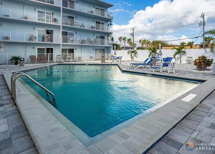 Stunning Ocean Views Steps From The Beach With Pool! Fabulous 4Th Floor Studio!