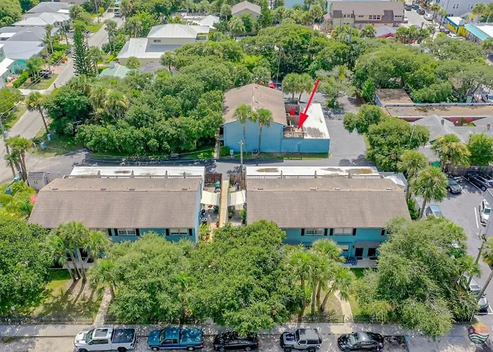 Flagler Avenue Adjacent Dog Friendly Home With Garage! Stroll To The Beach!