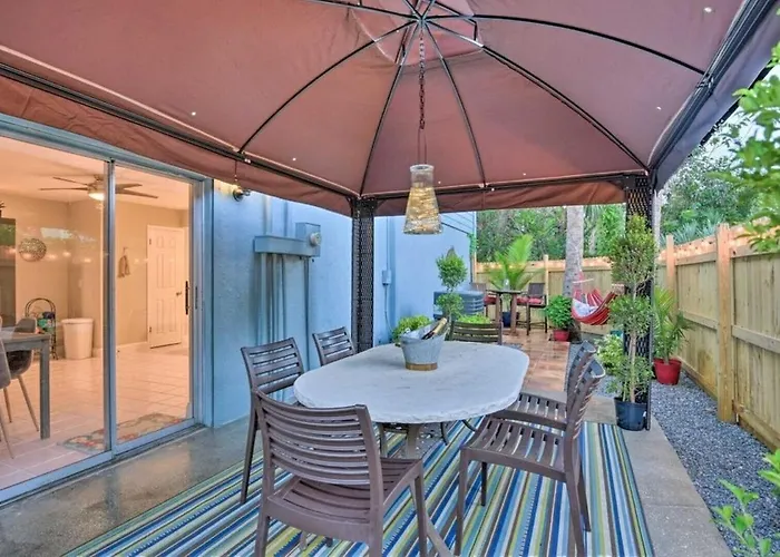Dog Friendly Home By Flagler Avenue! Fenced Yard And Garage! Walk To The Beach!