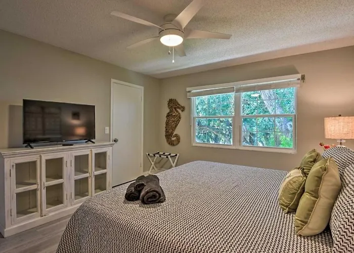 Dog Friendly Home By Flagler Avenue! Fenced Yard And Garage! Walk To The Beach!