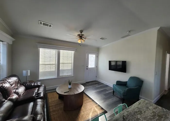 Sunny Gulf Coast Getaway-Near Beach-Shared Pool!
