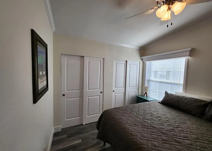 Sunny Gulf Coast Getaway-Near Beach-Shared Pool!