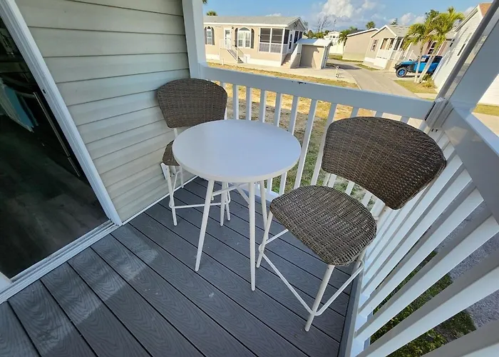 Sunny Gulf Coast Getaway-Near Beach-Shared Pool!