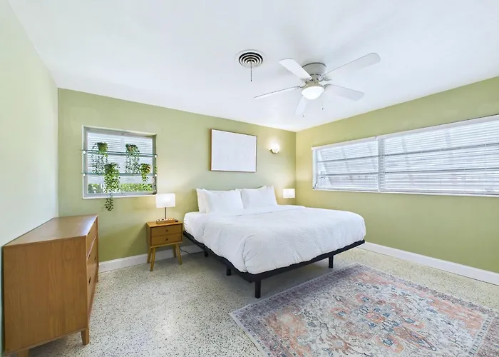 Pet-Friendly 3Br Coastal Retreat Walk To Beach