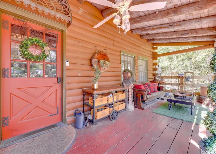 < 4 Mi To Boat Ramp & Mickler Beach: Unique Cabin