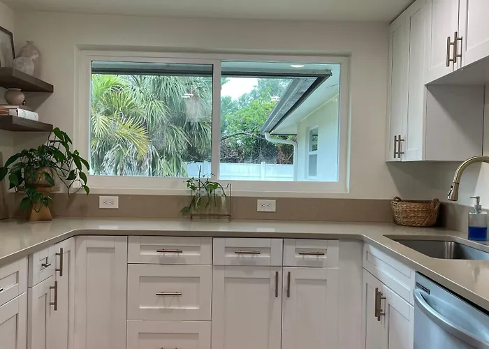 Relax Here 2 Bed Home Near Beach In Venice