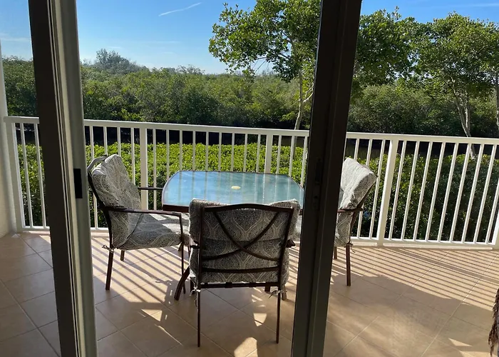 Beautiful New Luxury Townhome With Private Beach And Swimming Pools