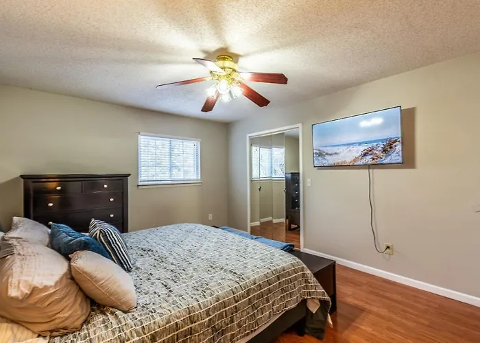Spacious 3 Bedroom Near Nas Jax L Bbq Wifi Directv