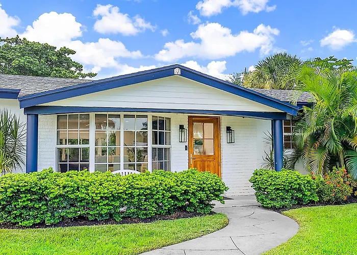Fully Remodeled, Huge Backyard, Pet-Friendly, Pool