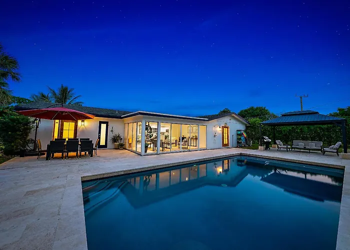 Fully Remodeled, Huge Backyard, Pet-Friendly, Pool