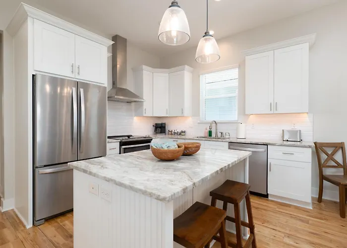 Be A Nomad - 4 Bedroom Jacksonville Beach - Sleeps 10 - Walk To The Pier
