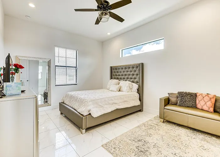 Day Trip To Fort Myers Beach: Pet-Friendly Home!