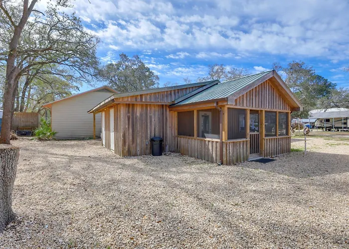 Near Steinhatchee River: Studio W/ Screened Porch!
