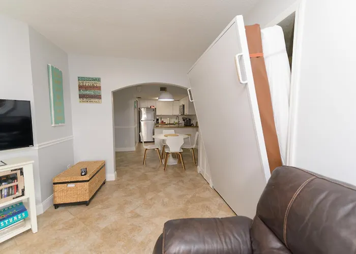 Enchanting 2-Bedroom Ground Floor Beach Condo At Cape Canaveral Wifi & Ac