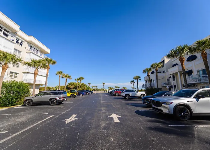 Enchanting 2-Bedroom Ground Floor Beach Condo At Cape Canaveral Wifi & Ac