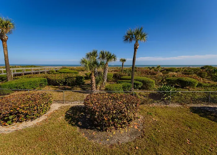 Enchanting 2-Bedroom Ground Floor Beach Condo At Cape Canaveral Wifi & Ac