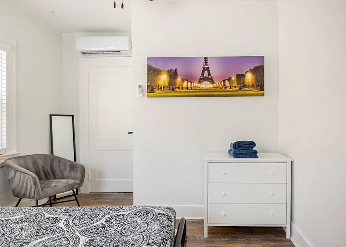 Downtown Hideaway 1-Bedroom Bungalow