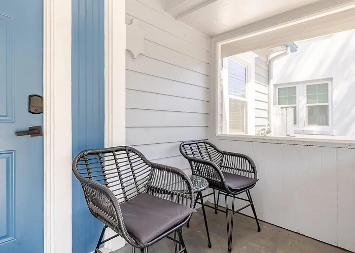 Downtown Hideaway 1-Bedroom Bungalow