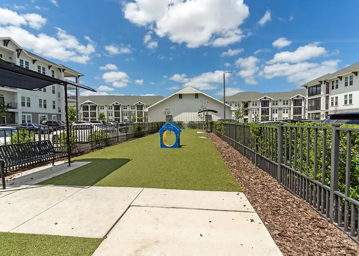 Sunny 2-Bed Oasis Pool And Gym In Apollo Beach