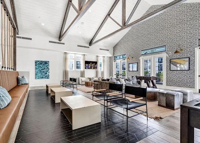 Sunny 2-Bed Oasis Pool And Gym In Apollo Beach