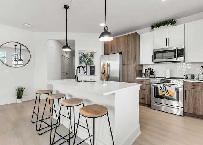 Sunny 2-Bed Oasis Pool And Gym In Apollo Beach