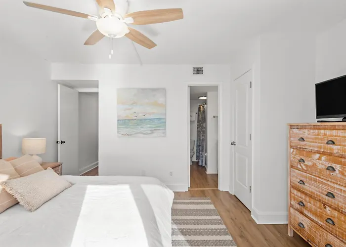 Pinnacle Port Penthouse 15