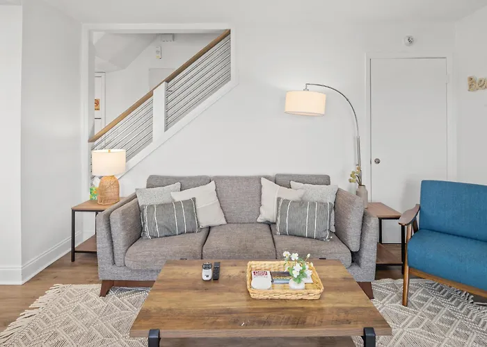 Pinnacle Port Penthouse 15