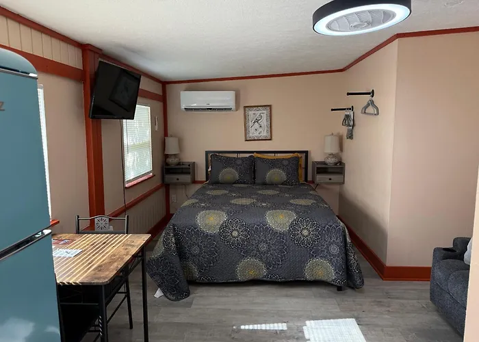 Nature Coast Inn & Cottages