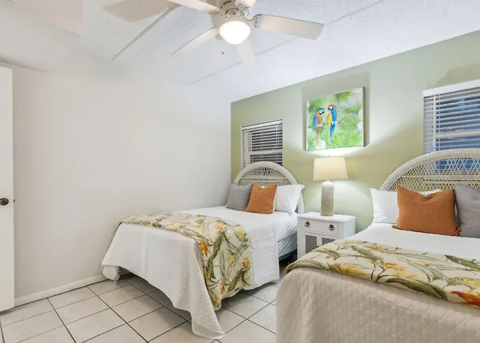Short Walk To The Beach Condo