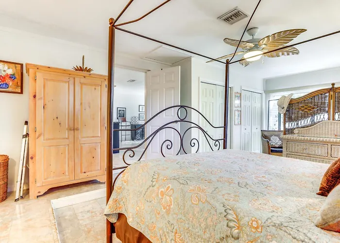 Englewood Bungalow 1 Mi To Beach: Pets Welcome!