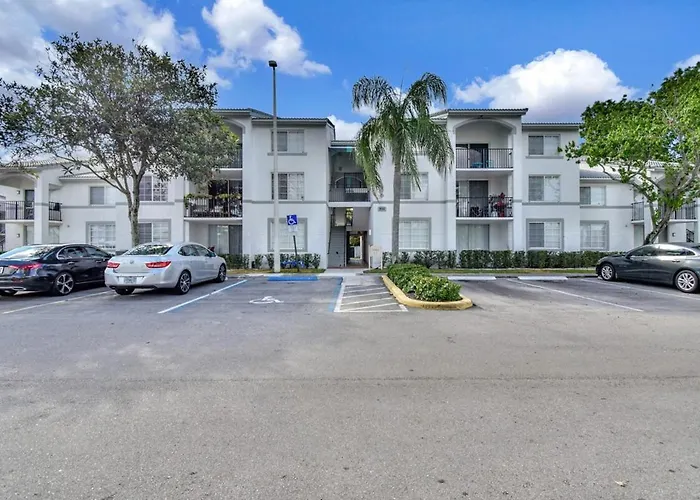 Lux 2-Br Pet-Friendly Retreat In Deerfield Beach