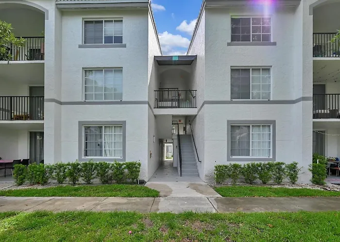 Elegant Deerfield Retreat Pool Free Parking