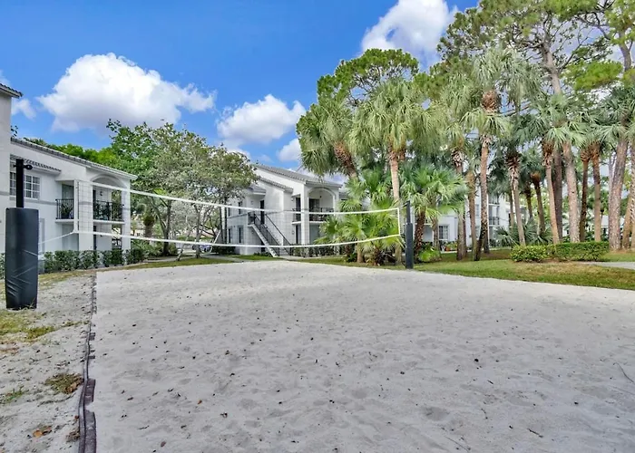 Elegant Deerfield Retreat Pool Free Parking
