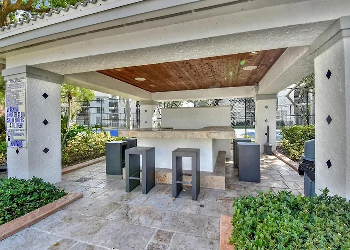 Apartment In Deerfield Beach Pool Gym Wifi