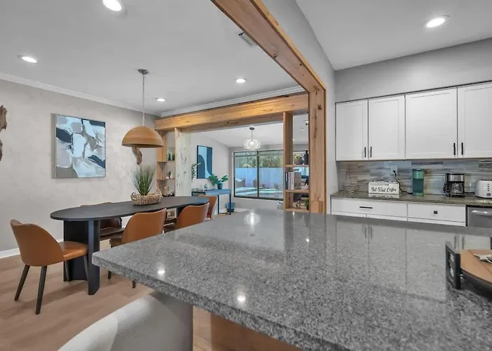 Newly Renovated - Sunny Family Haven In Pompano