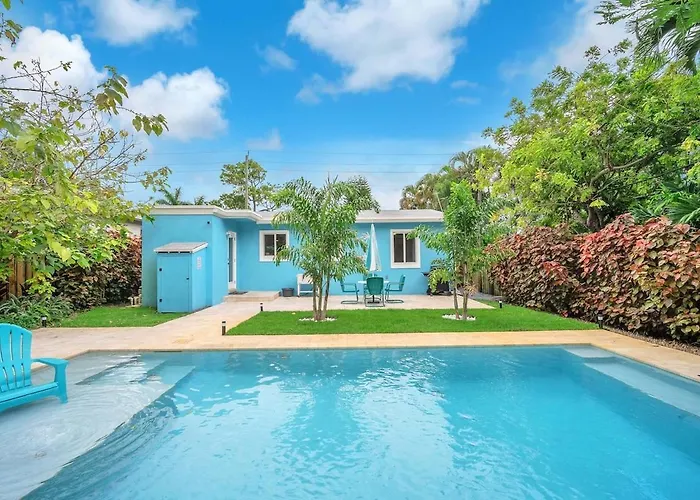 The Frolics -Stunning Wilton Manors Pool Home