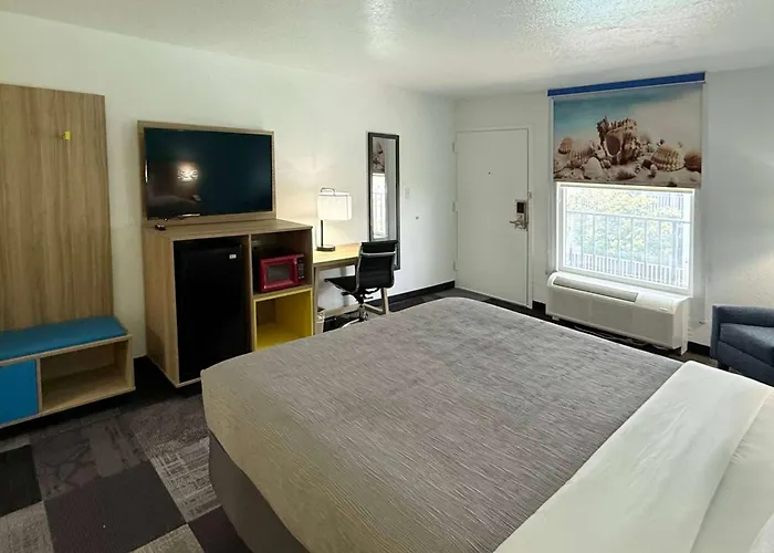 Days Inn By Wyndham Eglin Afb Niceville
