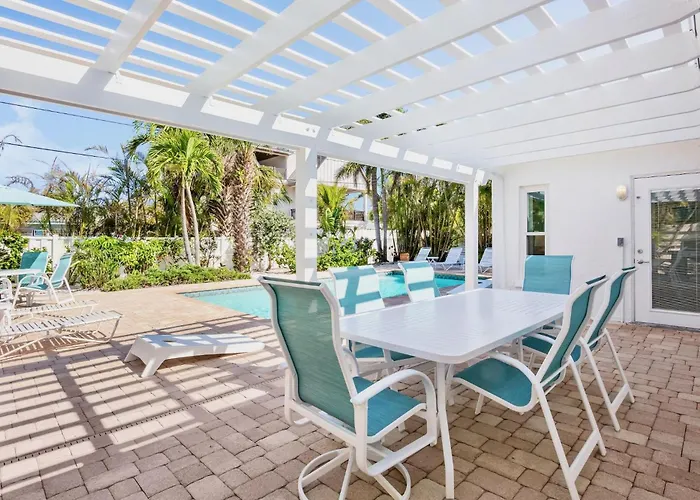 Pink Palm Bungalow