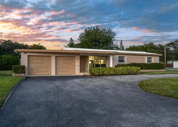 Villa Oasis 4 Miles From Hollywood Hard Rock Casino Pool & Game Room